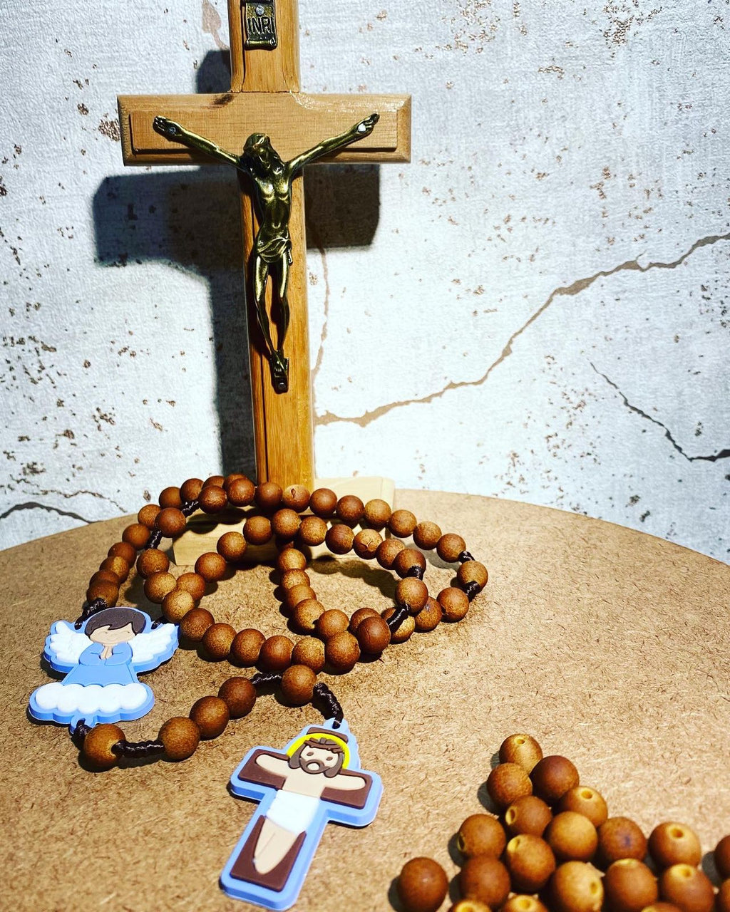 Terço Infantil Jesus com Anjinho Contas Tamanho 10mm