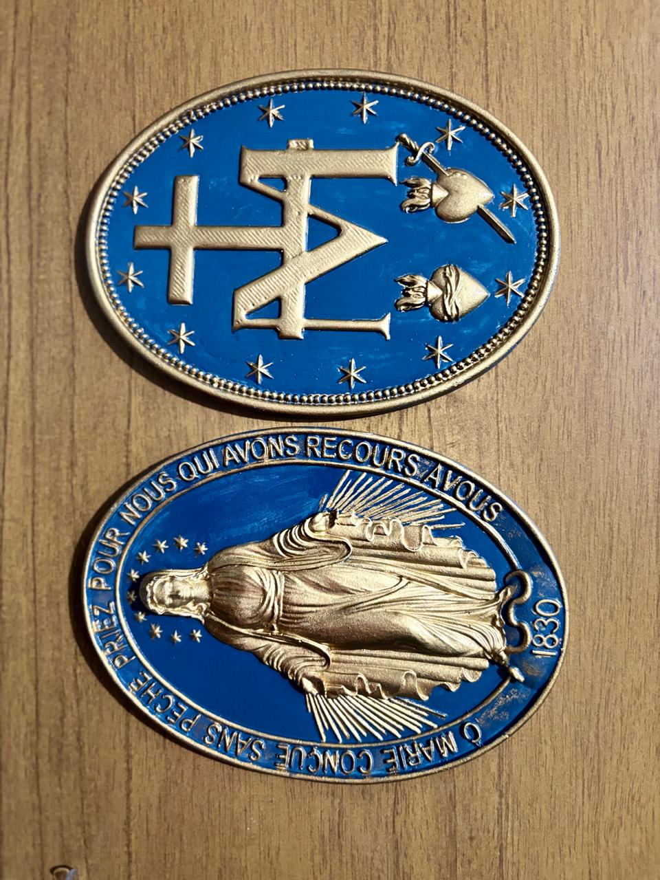 MEDALHA MILAGROSA NOSSA SENHORA DAS GRAÇAS RESINA PREMIUM 15,5CM X 11CM