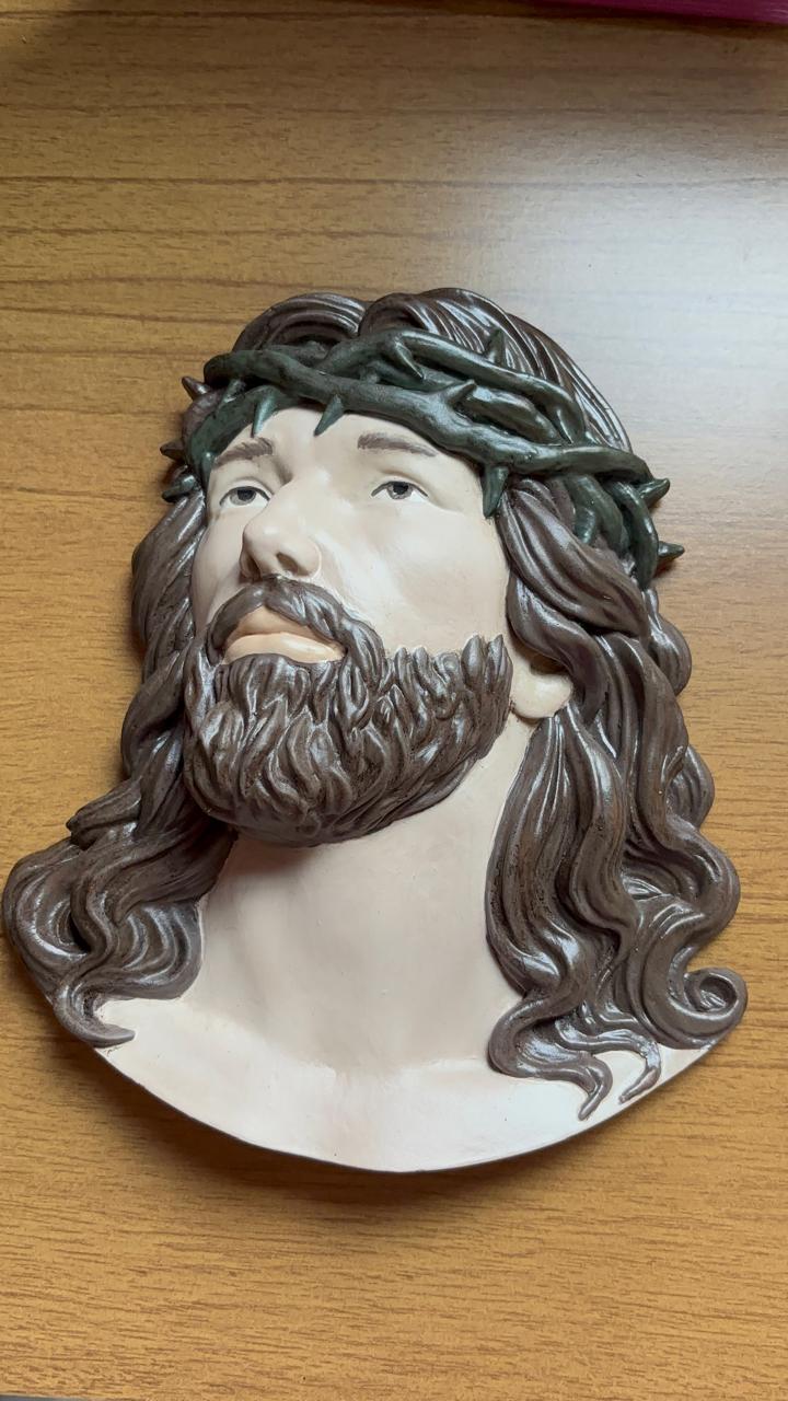 CRISTO COROADO RESINA PREMIUM MESA