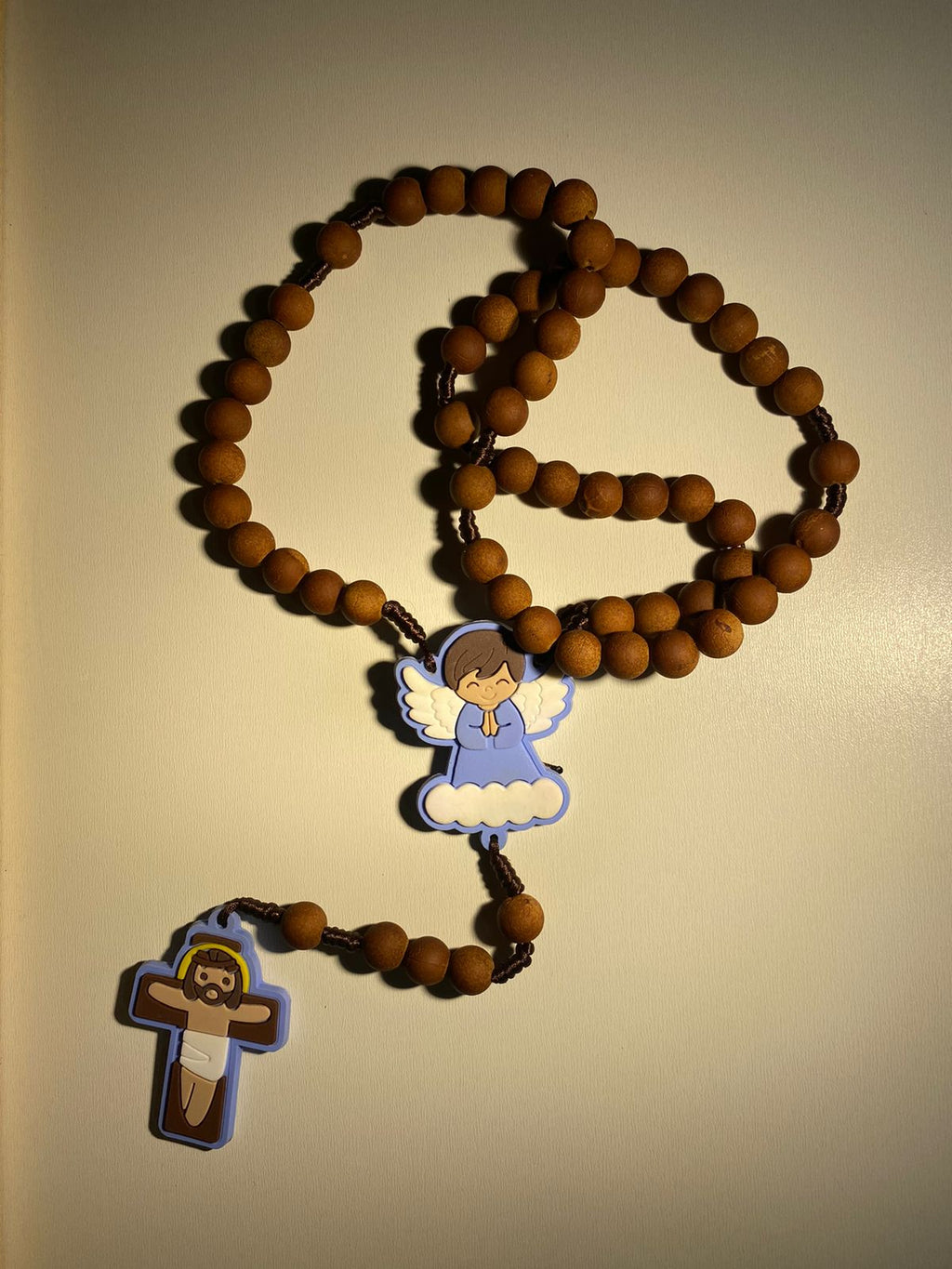 Terço Infantil Jesus com Anjinho Contas Tamanho 10mm