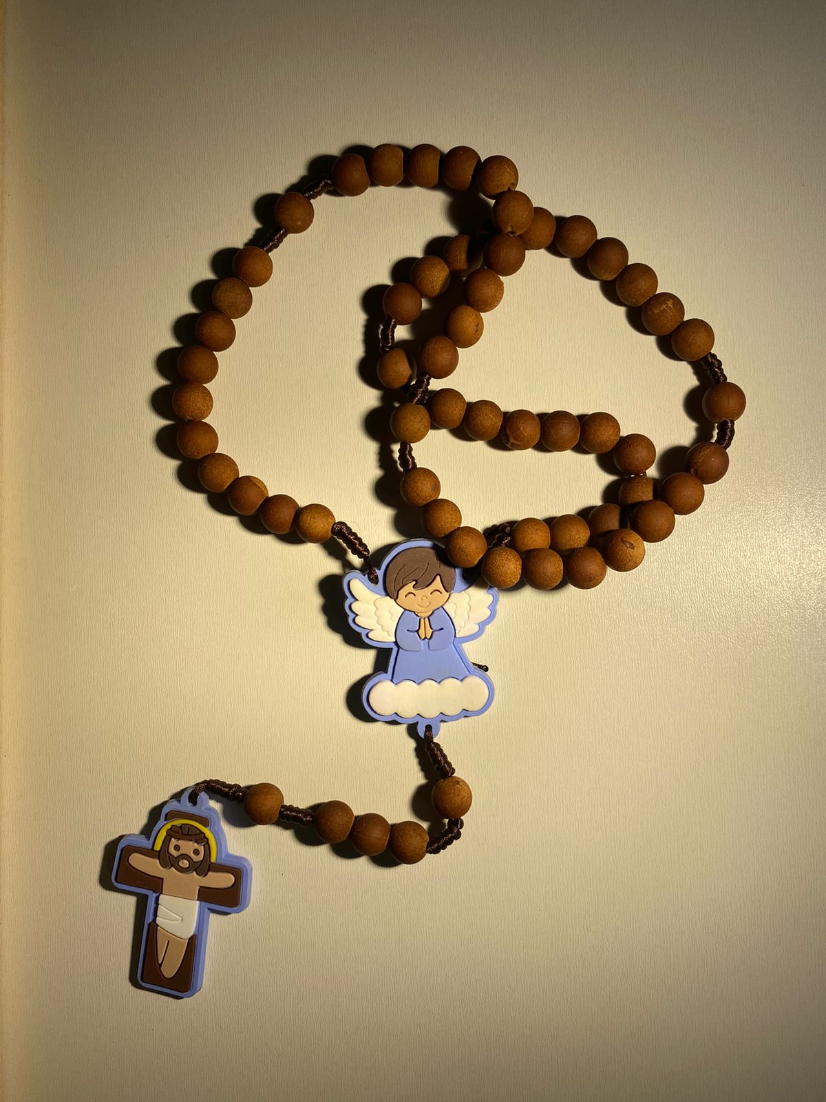 Terço Infantil Jesus com Anjinho Contas Tamanho 10mm